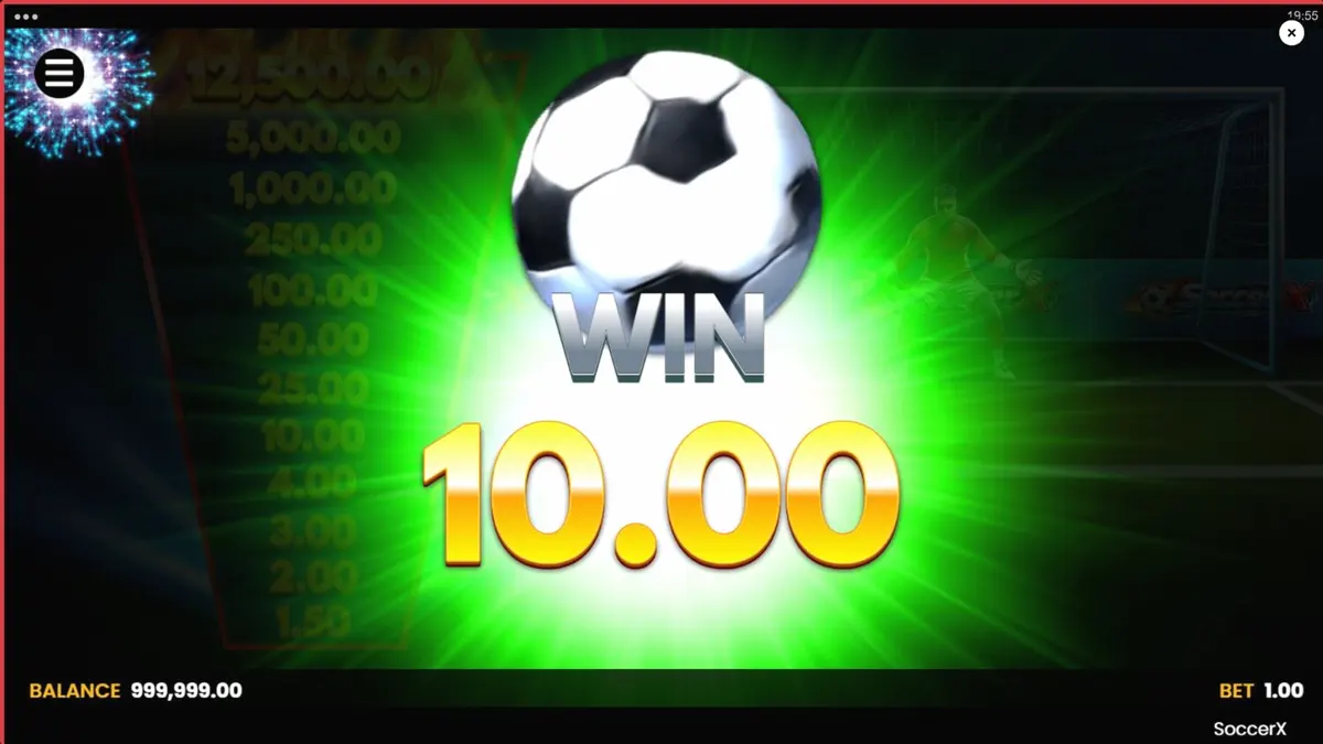 Captura de tela do jogo SoccerX, mostrando um campo de futebol iluminado à noite com um goleiro em verde vibrante e a escada de multiplicadores brilhante ao lado.